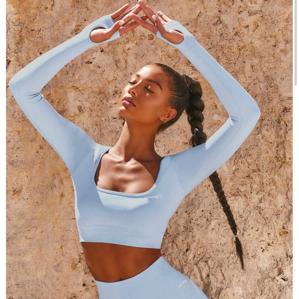 Bo+Tee Sky Blue Seamless Long Sleeve Crop Top